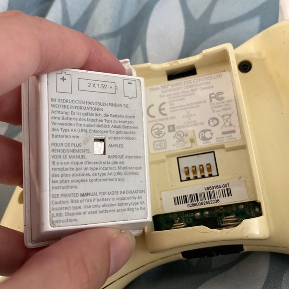 Xbox360 controller SOLD AS IS - Picture 4 of 7